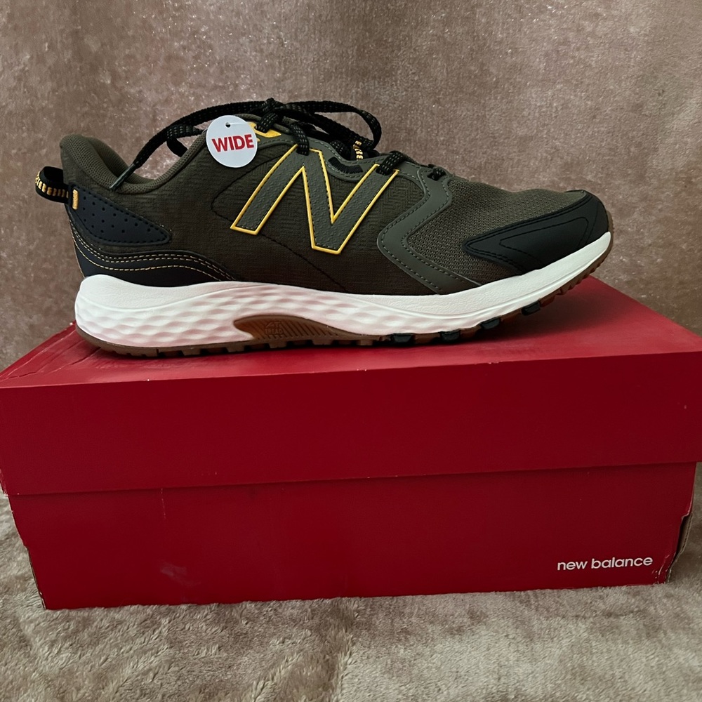 Brand new New Balance tennis shoes